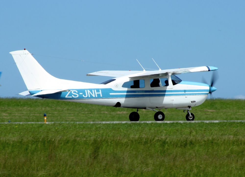 Cessna 210